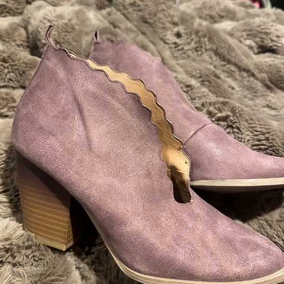 Qupid Shoes - Qupid Mauve Scalloped Ankle Boots